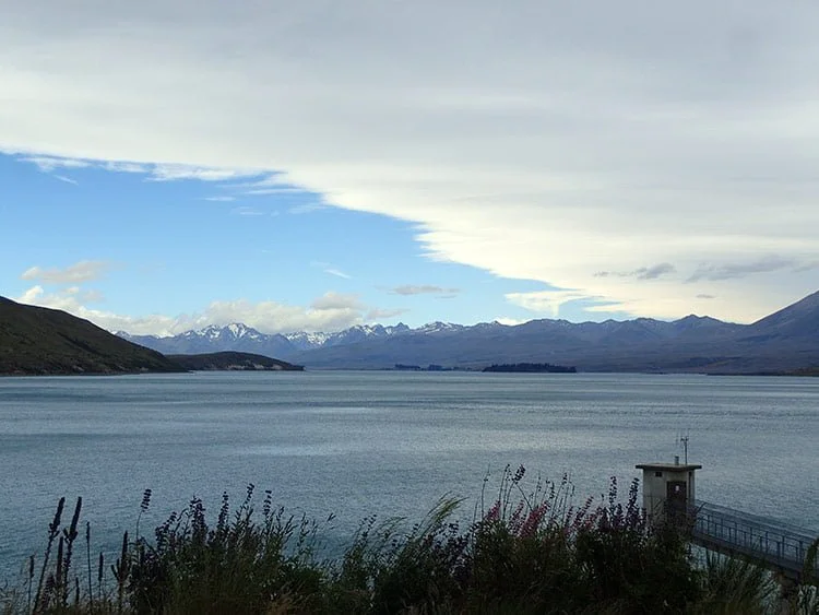 Le lac Tekapo sous les nuages