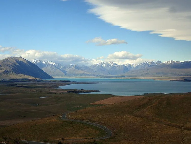 Le panorama depuis le Mont John sur le lac Tekapo