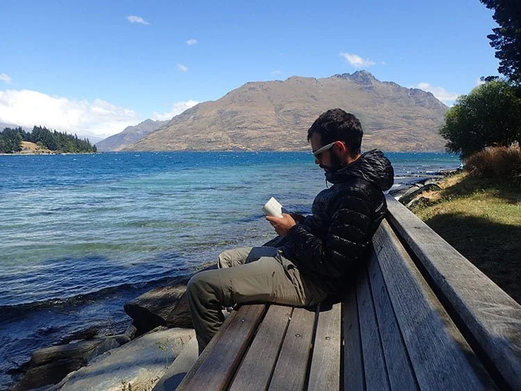 Moment détente après l’intense séance de Frisbee-golf