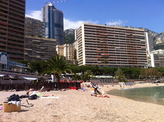 Le quartier du Larvotto à Monaco et sa plage