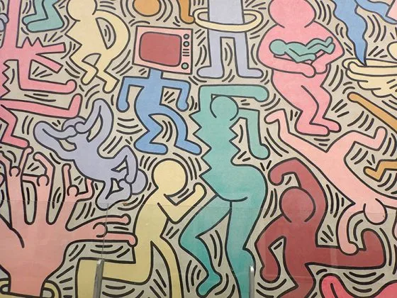 Ces bonhommes colorés sont sa marque de fabrique