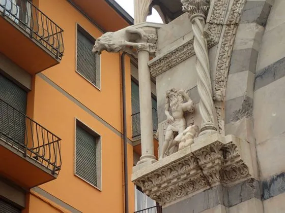 Détails sur la façade de l’Eglise de Santa Maria della Spina