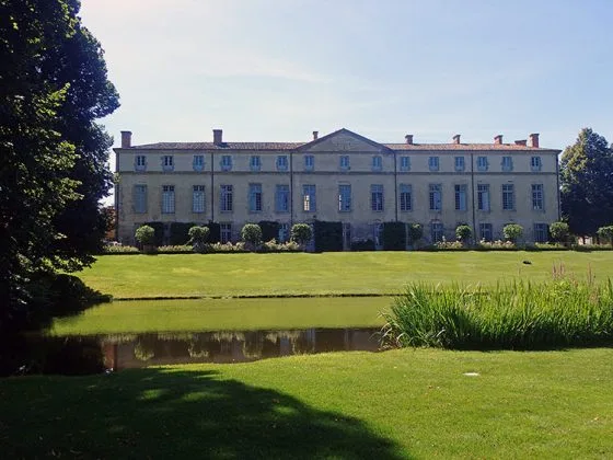 Le château de Parentignat se visite avec son parc