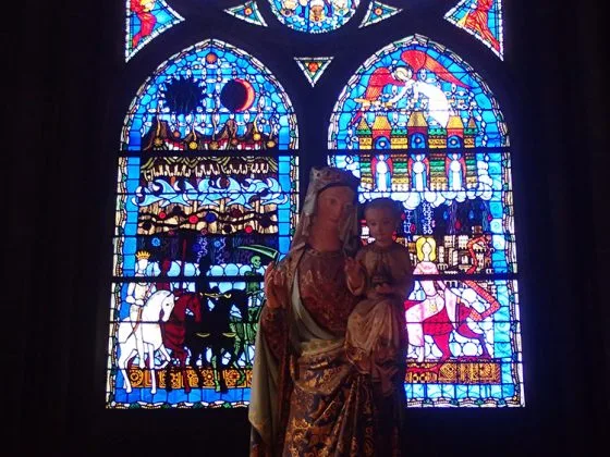 Les vitraux colorés de la Cathédrale de Celrmont-Ferrand