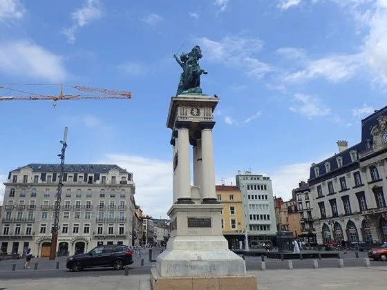 La statue de Vercingétorix sur la place de Jaude