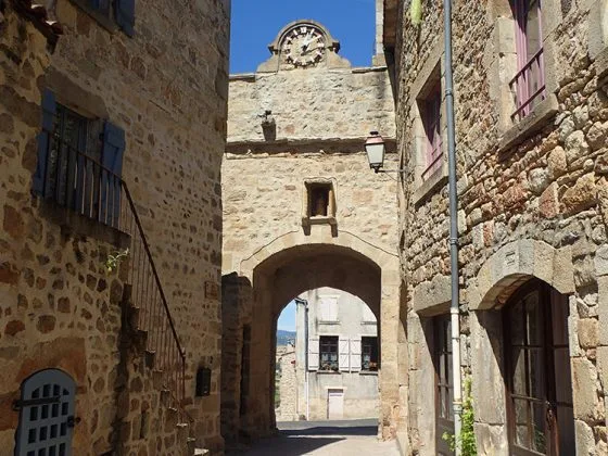 La porte fortifiée de Montpeyroux