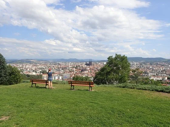 Vue sur la ville de Clermont-Ferrand depuis le parc de Montjuzet