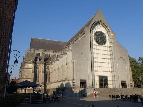 La façade extérieure de la Cathédrale Notre-Dame de la Treille