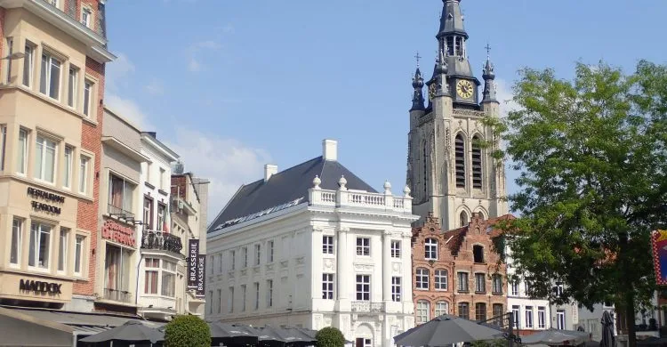 La Grand Place de Courtrai