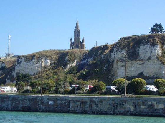 La chapelle Notre-Dame de Bon Secours vue de la ville