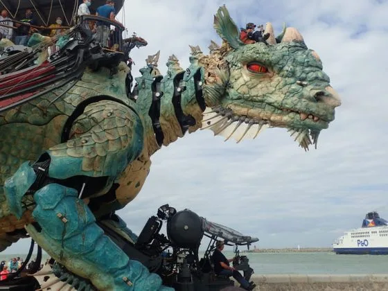 Le dragon de Calais est effrayant