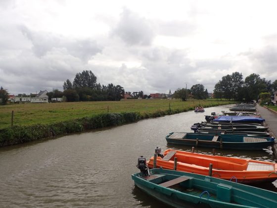 Embarcations dans le marais audomarois