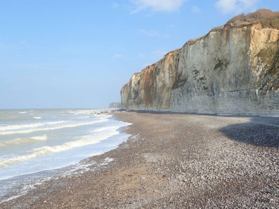 La plage de Veules-les-Roses et ses falaises