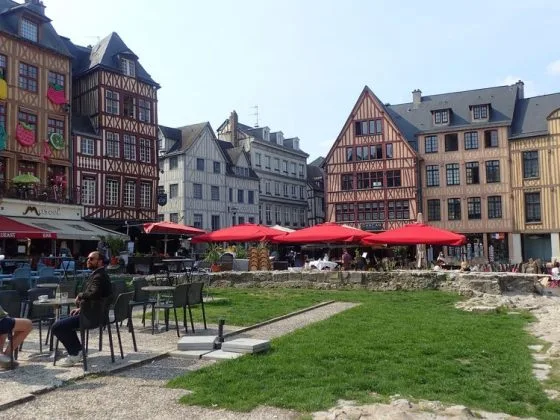 La place du vieux marché à Rouen